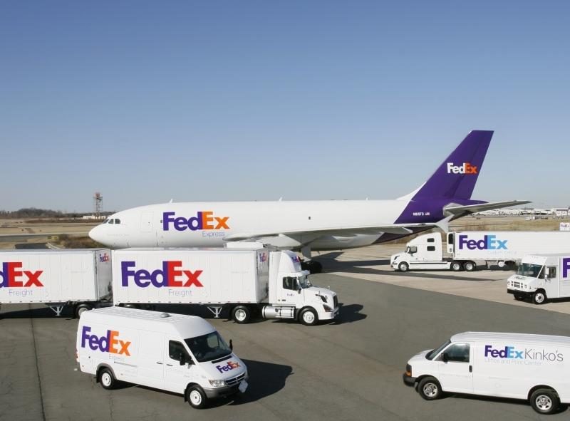 FedEx прекращает наземную доставку посылок интернет-ритейлера Amazon.com. Inc